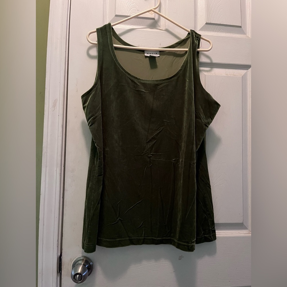 Ladies olive green tank top size 22/24